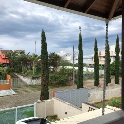 Casa Residencial com 154m², 3 quartos, 1 suíte, no bairro Pântano do Sul em Florianópolis