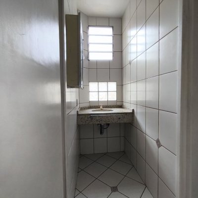 Casa Residencial com 269m², 10 quartos, 2 suítes, 2 garagens, no bairro Pantanal em Florianópolis