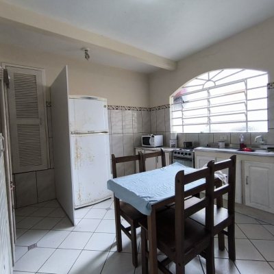 Casa Residencial com 269m², 10 quartos, 2 suítes, 2 garagens, no bairro Pantanal em Florianópolis