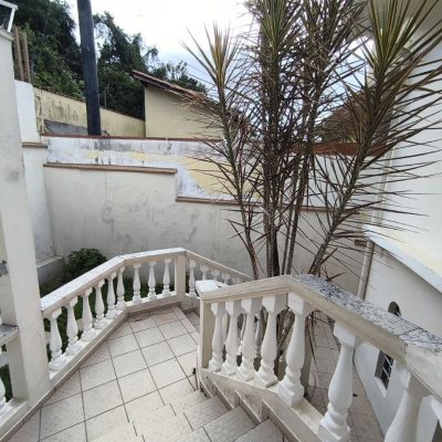 Casa Residencial com 269m², 10 quartos, 2 suítes, 2 garagens, no bairro Pantanal em Florianópolis