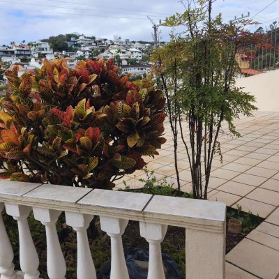 Casa Residencial com 269m², 10 quartos, 2 suítes, 2 garagens, no bairro Pantanal em Florianópolis