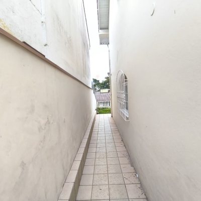 Casa Residencial com 269m², 10 quartos, 2 suítes, 2 garagens, no bairro Pantanal em Florianópolis