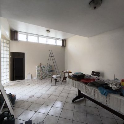 Casa Residencial com 269m², 10 quartos, 2 suítes, 2 garagens, no bairro Pantanal em Florianópolis