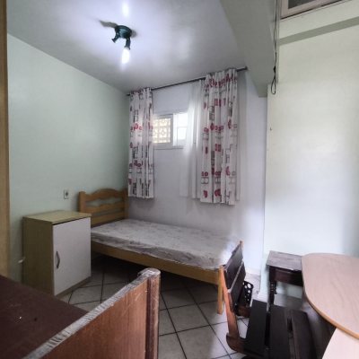 Casa Residencial com 269m², 10 quartos, 2 suítes, 2 garagens, no bairro Pantanal em Florianópolis