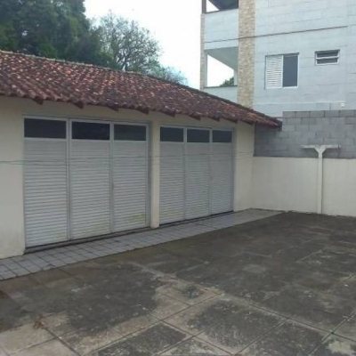 Casa Residencial com 176m², 4 quartos, 1 suíte, 2 garagens, no bairro Pantanal em Florianópolis