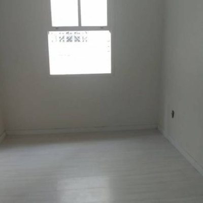 Casa Residencial com 176m², 4 quartos, 1 suíte, 2 garagens, no bairro Pantanal em Florianópolis