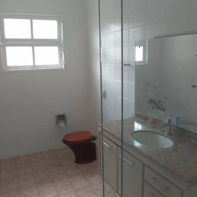 Casa Residencial com 176m², 4 quartos, 1 suíte, 2 garagens, no bairro Pantanal em Florianópolis