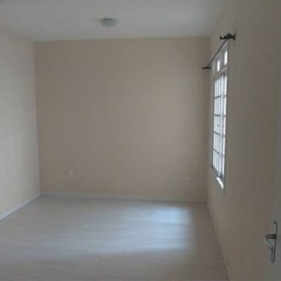 Casa Residencial com 176m², 4 quartos, 1 suíte, 2 garagens, no bairro Pantanal em Florianópolis