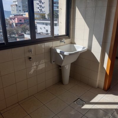 Apartamentos com 105m², 3 quartos, 1 suíte, 1 garagem, no bairro Coqueiros em Florianópolis