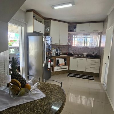 Casa Residencial com 146m², 4 quartos, 1 suíte, 2 garagens, no bairro Campeche em Florianópolis