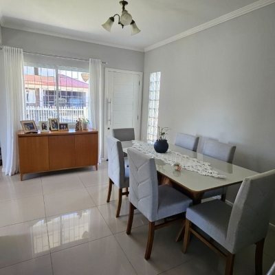 Casa Residencial com 146m², 4 quartos, 1 suíte, 2 garagens, no bairro Campeche em Florianópolis