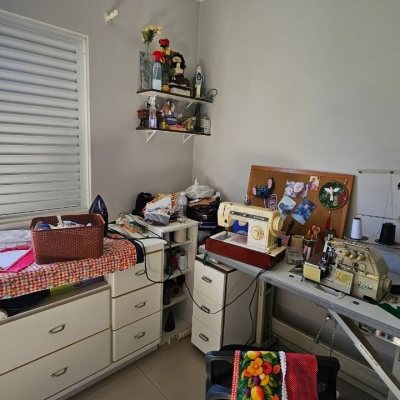 Casa Residencial com 146m², 4 quartos, 1 suíte, 2 garagens, no bairro Campeche em Florianópolis