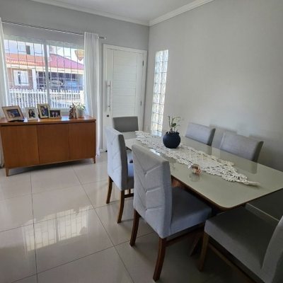 Casa Residencial com 146m², 4 quartos, 1 suíte, 2 garagens, no bairro Campeche em Florianópolis