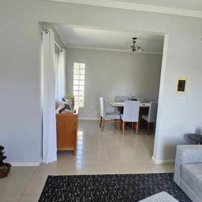 Casa Residencial com 146m², 4 quartos, 1 suíte, 2 garagens, no bairro Campeche em Florianópolis