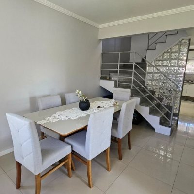 Casa Residencial com 146m², 4 quartos, 1 suíte, 2 garagens, no bairro Campeche em Florianópolis