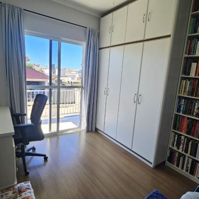 Casa Residencial com 146m², 4 quartos, 1 suíte, 2 garagens, no bairro Campeche em Florianópolis