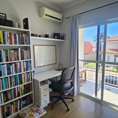 Casa Residencial com 146m², 4 quartos, 1 suíte, 2 garagens, no bairro Campeche em Florianópolis