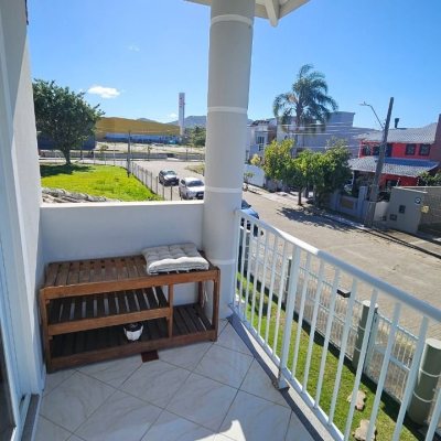 Casa Residencial com 146m², 4 quartos, 1 suíte, 2 garagens, no bairro Campeche em Florianópolis