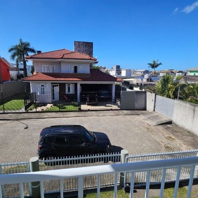 Casa Residencial com 146m², 4 quartos, 1 suíte, 2 garagens, no bairro Campeche em Florianópolis