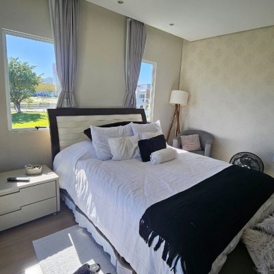 Casa Residencial com 146m², 4 quartos, 1 suíte, 2 garagens, no bairro Campeche em Florianópolis