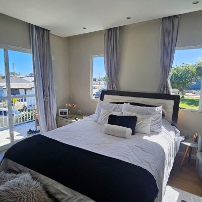 Casa Residencial com 146m², 4 quartos, 1 suíte, 2 garagens, no bairro Campeche em Florianópolis