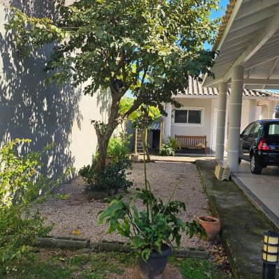 Casa Residencial com 146m², 4 quartos, 1 suíte, 2 garagens, no bairro Campeche em Florianópolis