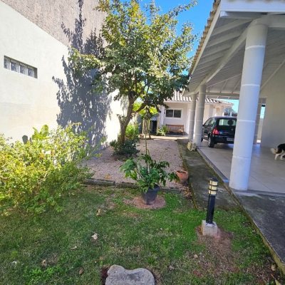 Casa Residencial com 146m², 4 quartos, 1 suíte, 2 garagens, no bairro Campeche em Florianópolis