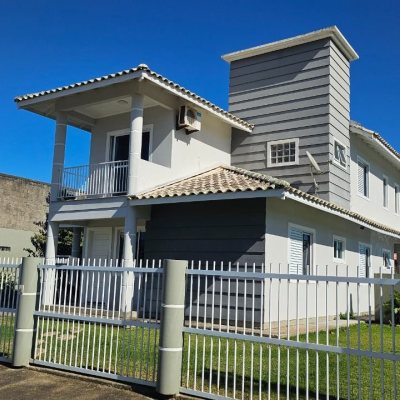 Casa Residencial com 146m², 4 quartos, 1 suíte, 2 garagens, no bairro Campeche em Florianópolis