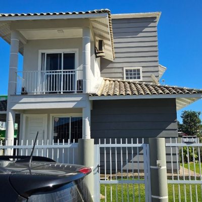 Casa Residencial com 146m², 4 quartos, 1 suíte, 2 garagens, no bairro Campeche em Florianópolis