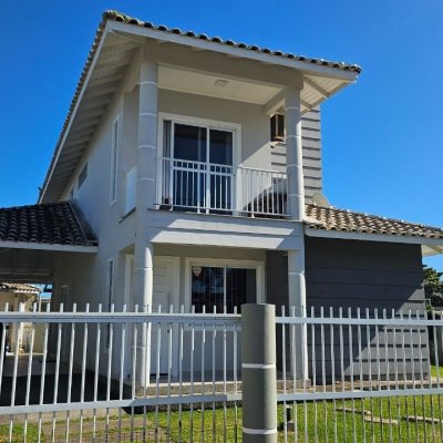 Casa Residencial com 146m², 4 quartos, 1 suíte, 2 garagens, no bairro Campeche em Florianópolis