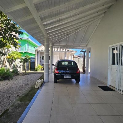 Casa Residencial com 146m², 4 quartos, 1 suíte, 2 garagens, no bairro Campeche em Florianópolis