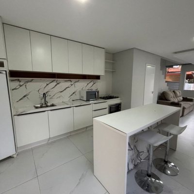 Sobrado Residencial com 110m², 3 quartos, 1 suíte, 2 garagens, no bairro Ingleses do Rio Vermelho em Florianópolis