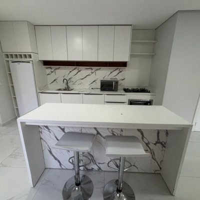 Sobrado Residencial com 110m², 3 quartos, 1 suíte, 2 garagens, no bairro Ingleses do Rio Vermelho em Florianópolis