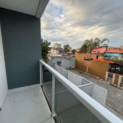 Sobrado Residencial com 110m², 3 quartos, 1 suíte, 2 garagens, no bairro Ingleses do Rio Vermelho em Florianópolis