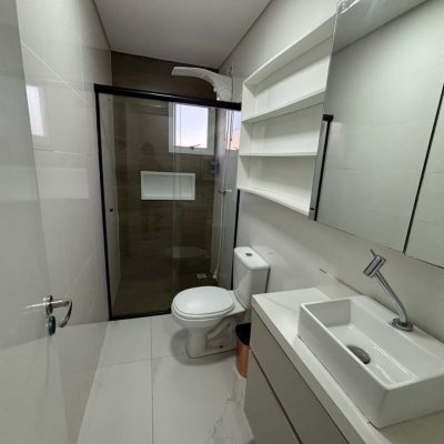 Sobrado Residencial com 110m², 3 quartos, 1 suíte, 2 garagens, no bairro Ingleses do Rio Vermelho em Florianópolis