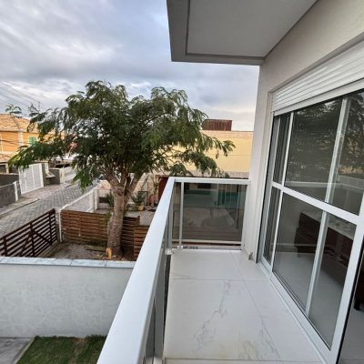 Sobrado Residencial com 110m², 3 quartos, 1 suíte, 2 garagens, no bairro Ingleses do Rio Vermelho em Florianópolis