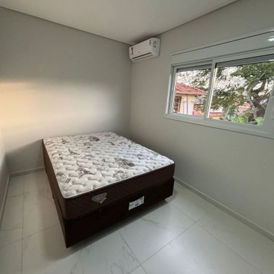 Sobrado Residencial com 110m², 3 quartos, 1 suíte, 2 garagens, no bairro Ingleses do Rio Vermelho em Florianópolis