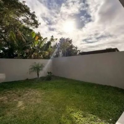 Sobrado Residencial com 110m², 3 quartos, 1 suíte, 2 garagens, no bairro Ingleses do Rio Vermelho em Florianópolis