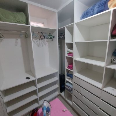 Casa Residencial com 300m², 4 quartos, 2 suítes, 3 garagens, no bairro Sertão Do Maruim em São José