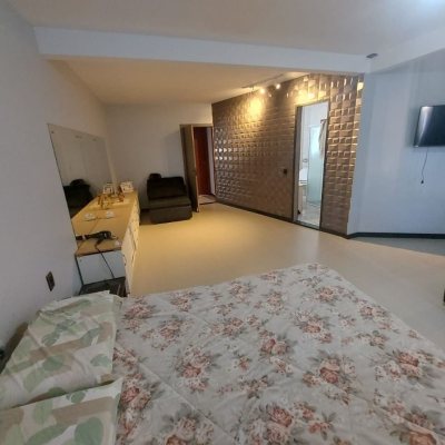 Casa Residencial com 300m², 4 quartos, 2 suítes, 3 garagens, no bairro Sertão Do Maruim em São José