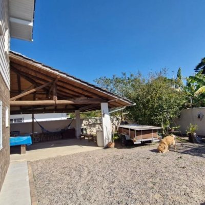 Casa em Condomínio com 172m², 2 quartos, 1 suíte, 3 garagens, no bairro Vargem Grande em Florianópolis