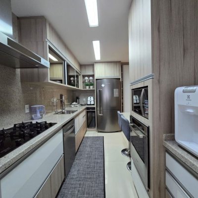 Apartamentos com 130m², 3 quartos, 3 suítes, 3 garagens, no bairro Centro em Florianópolis