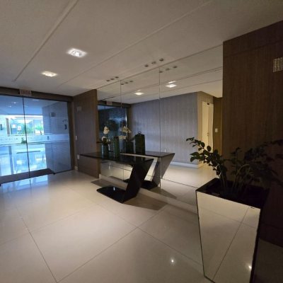 Apartamentos com 130m², 3 quartos, 3 suítes, 3 garagens, no bairro Centro em Florianópolis