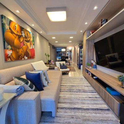 Apartamentos com 130m², 3 quartos, 3 suítes, 3 garagens, no bairro Centro em Florianópolis