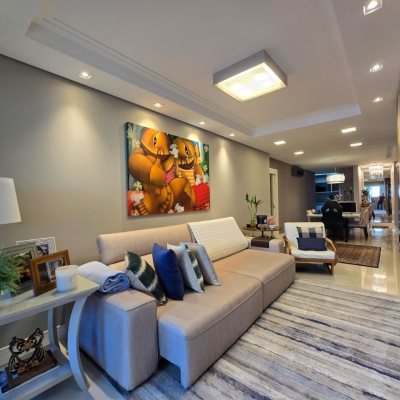 Apartamentos com 130m², 3 quartos, 3 suítes, 3 garagens, no bairro Centro em Florianópolis