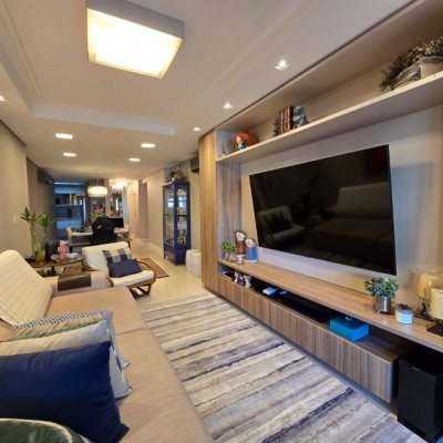 Apartamentos com 130m², 3 quartos, 3 suítes, 3 garagens, no bairro Centro em Florianópolis