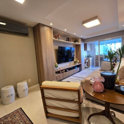 Apartamentos com 130m², 3 quartos, 3 suítes, 3 garagens, no bairro Centro em Florianópolis