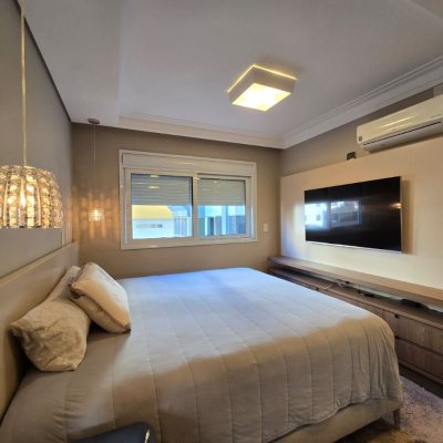 Apartamentos com 130m², 3 quartos, 3 suítes, 3 garagens, no bairro Centro em Florianópolis