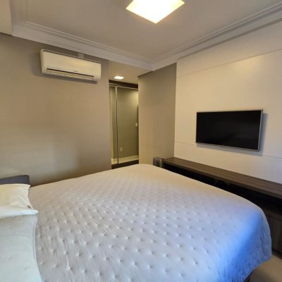 Apartamentos com 130m², 3 quartos, 3 suítes, 3 garagens, no bairro Centro em Florianópolis