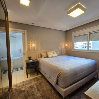 Apartamentos com 130m², 3 quartos, 3 suítes, 3 garagens, no bairro Centro em Florianópolis